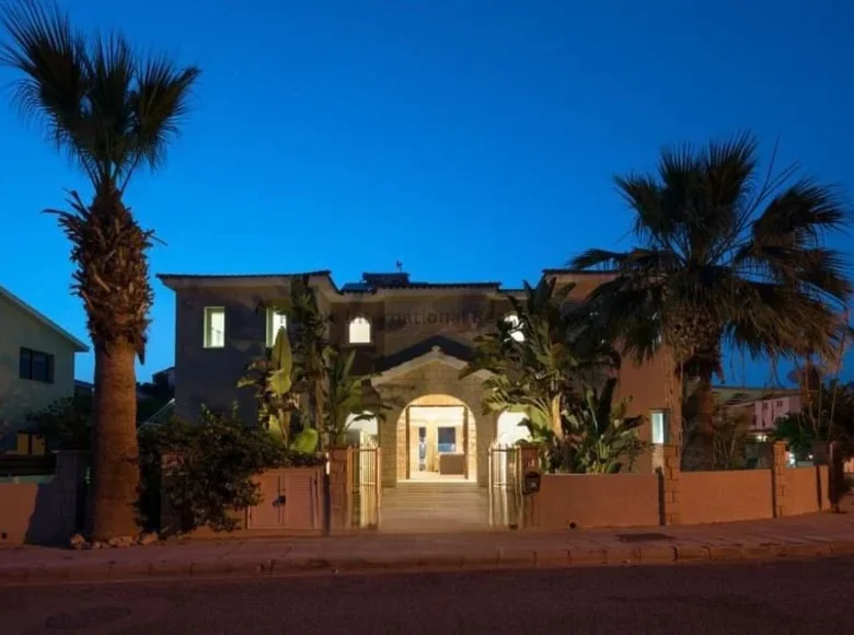 6 bedroom villa 350 m² Paphos Municipality, Cyprus