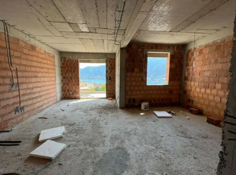 3 bedroom apartment 81 m² Dobrota, Montenegro