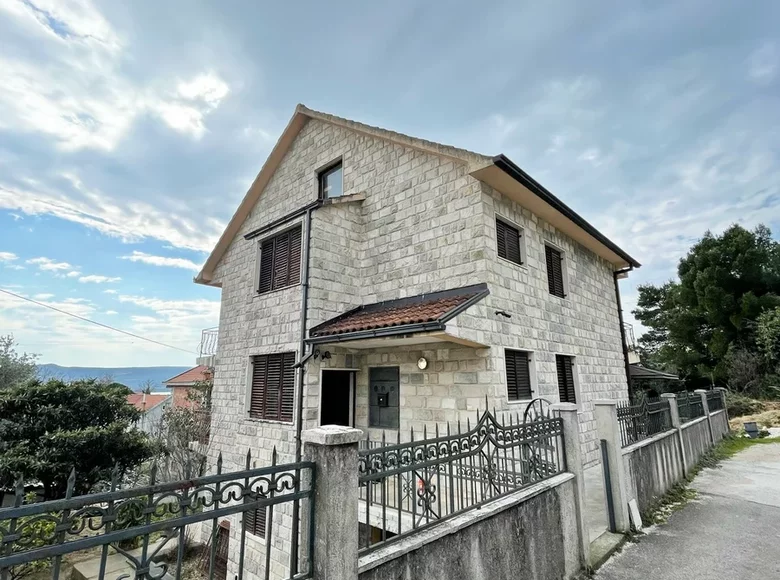 villa de 5 dormitorios 280 m² Tivat, Montenegro