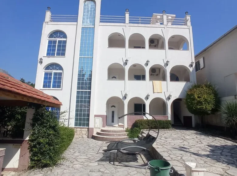 Dom 6 pokojów 234 m² Pecurice, Czarnogóra