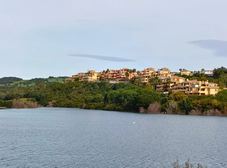 Mieszkanie 3 pokoi 247 m² Guadiaro, Hiszpania