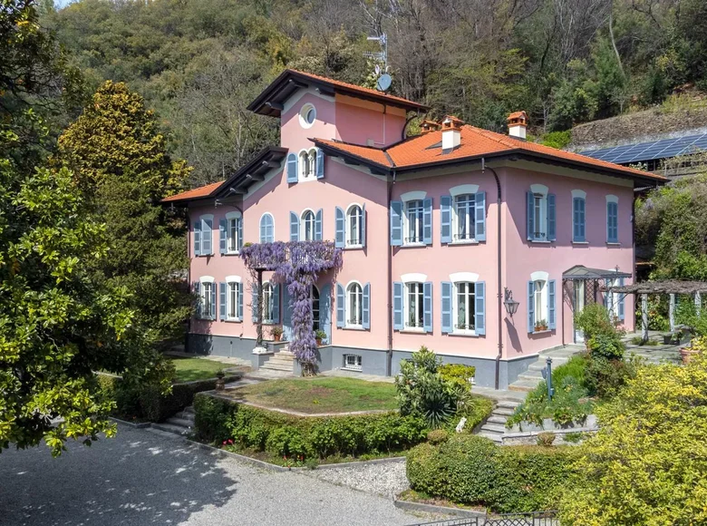 Villa 18 habitaciones 1 290 m² Verbania, Italia