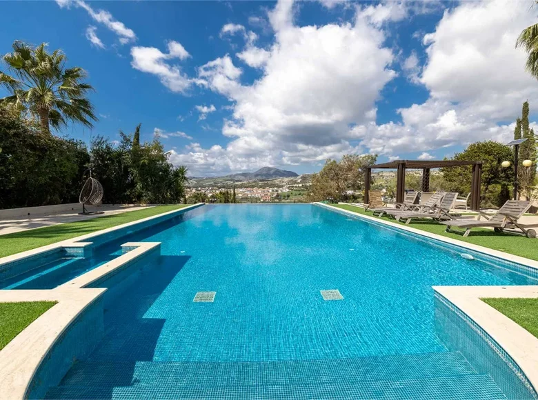 Villa 8 bedrooms 996 m² Alethriko, Cyprus