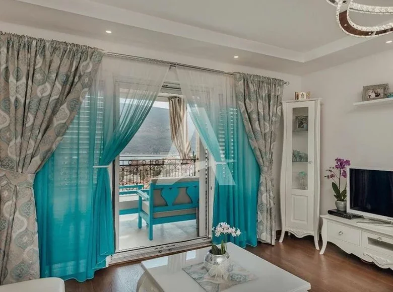 Квартира 2 спальни 90 м² Дженовичи, Черногория