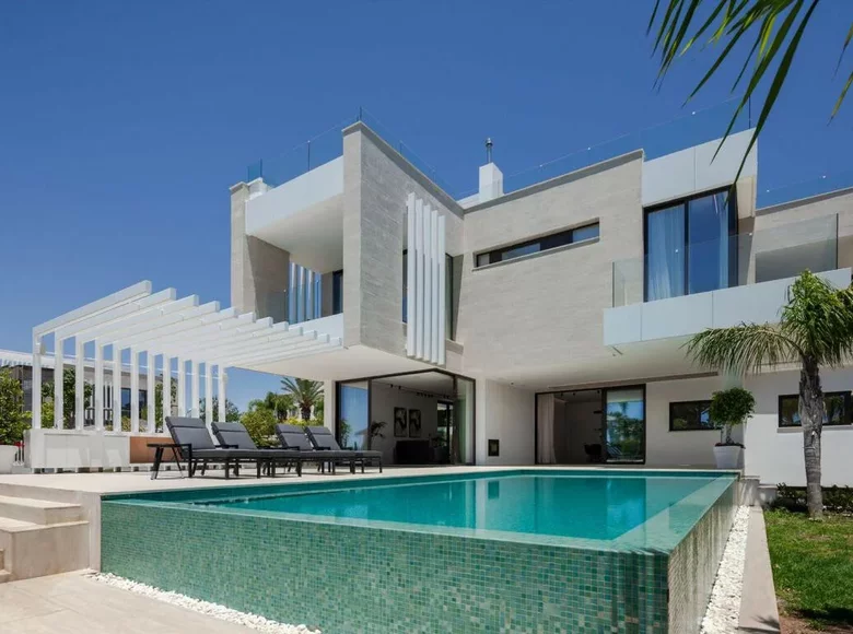 5 bedroom villa 790 m² Germasogeia, Cyprus