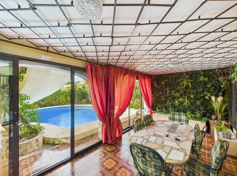 Villa de 4 dormitorios 270 m² Denia, Španjolska