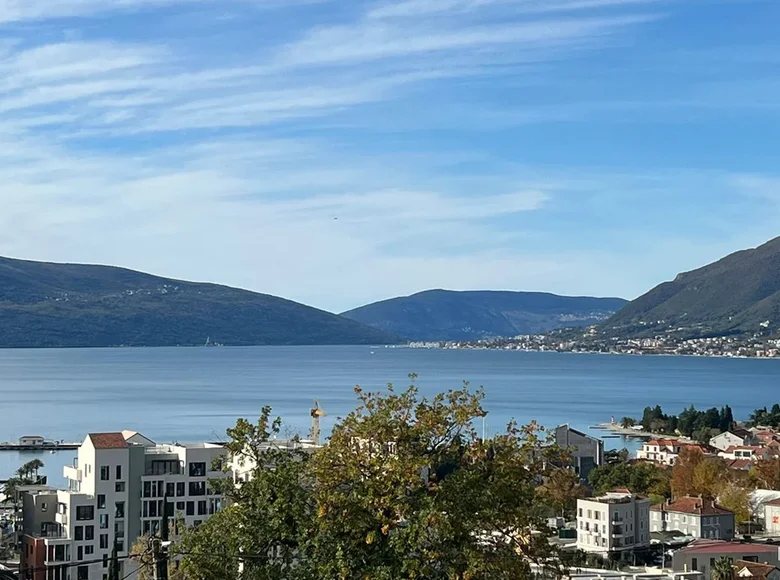 Wohnungen auf mehreren Ebenen 6 zimmer 126 m² Tivat, Montenegro