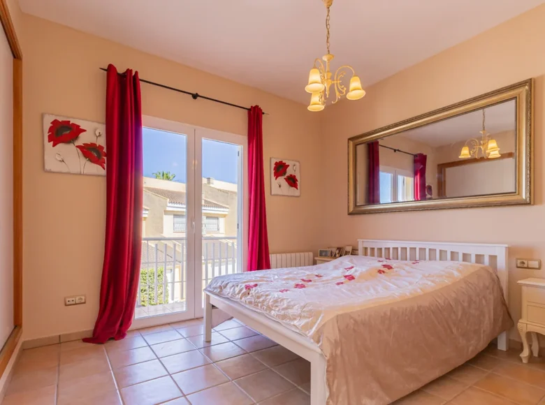 3-Schlafzimmer-Villa 231 m² lAlfas del Pi, Spanien