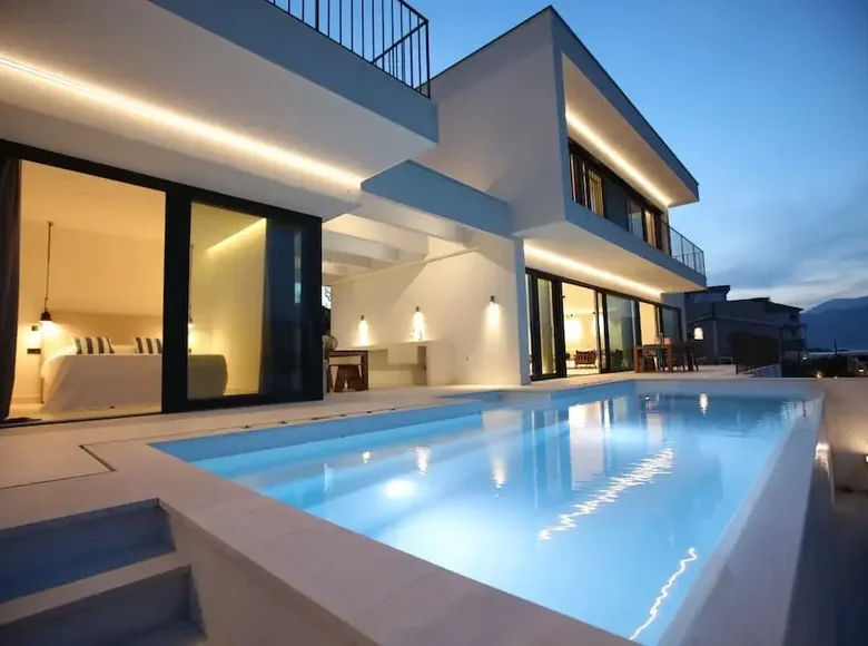 Villa 9 habitaciones 676 m² Tivat, Montenegro