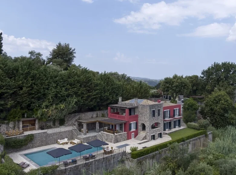 6 bedroom villa 350 m² Afra, Greece