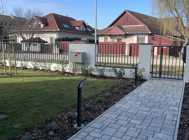 Mieszkanie 63 m² Uello, Węgry