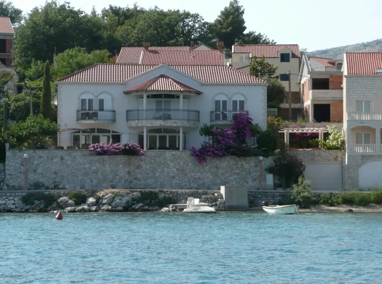 5 bedroom villa 230 m² Krucica, Croatia