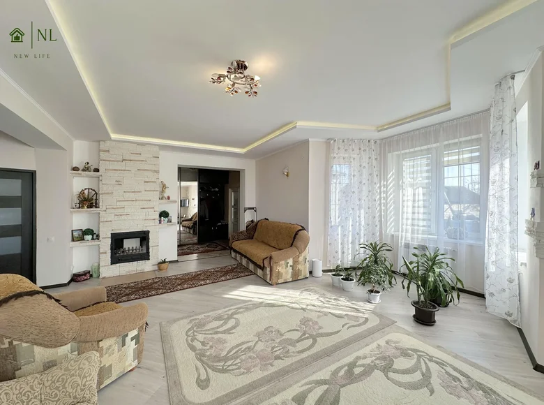 Casa de campo 243 m² Vialiki Trascianiec, Belarús