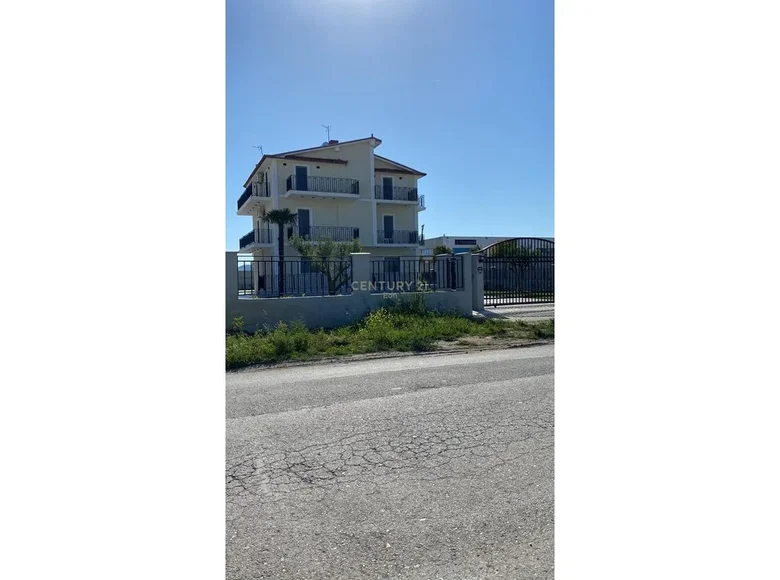 6 bedroom villa 1 100 m² Bashkia Durres, Albania