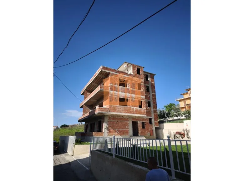Villa 600 m² Bashkia Durres, Albania