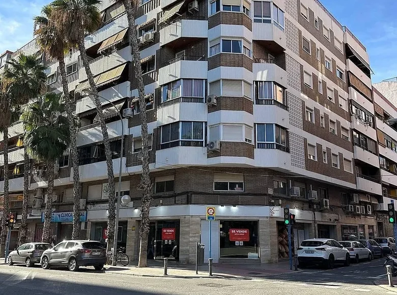 Tienda 246 m² en Alicante, España