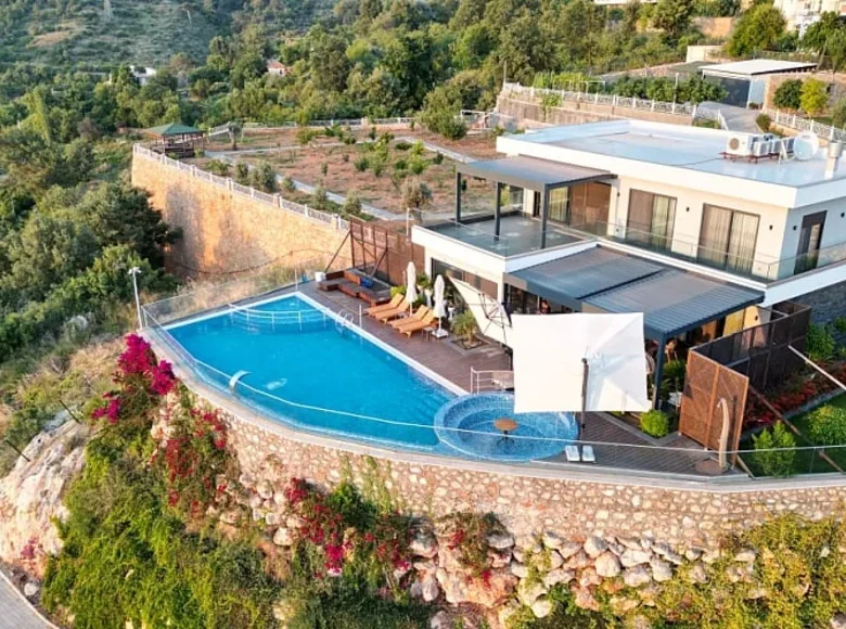 6-Zimmer-Villa 350 m² Muratpasa, Türkei