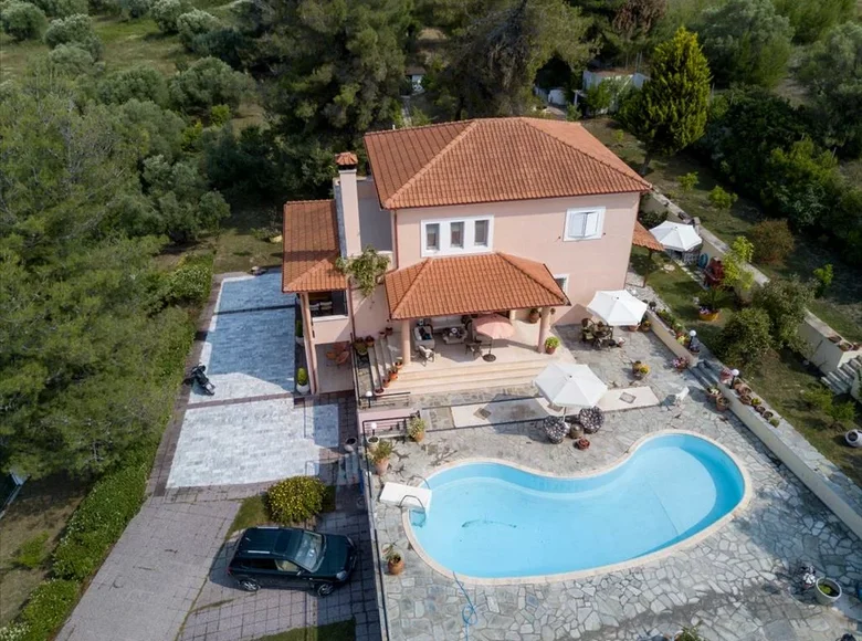 6 bedroom villa 360 m² Kalandra, Greece