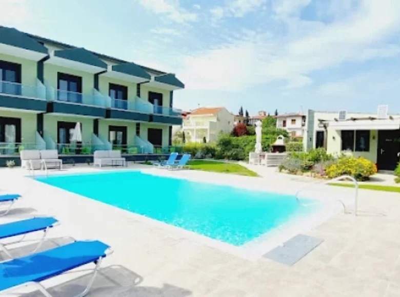 Hotel 240 m² in Nikiti, Greece