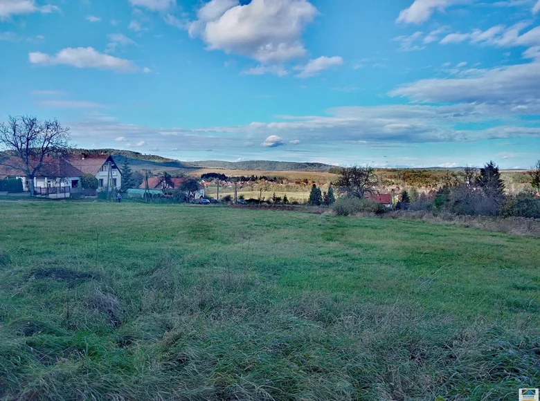 Land 738 m² Bodony, Hungary