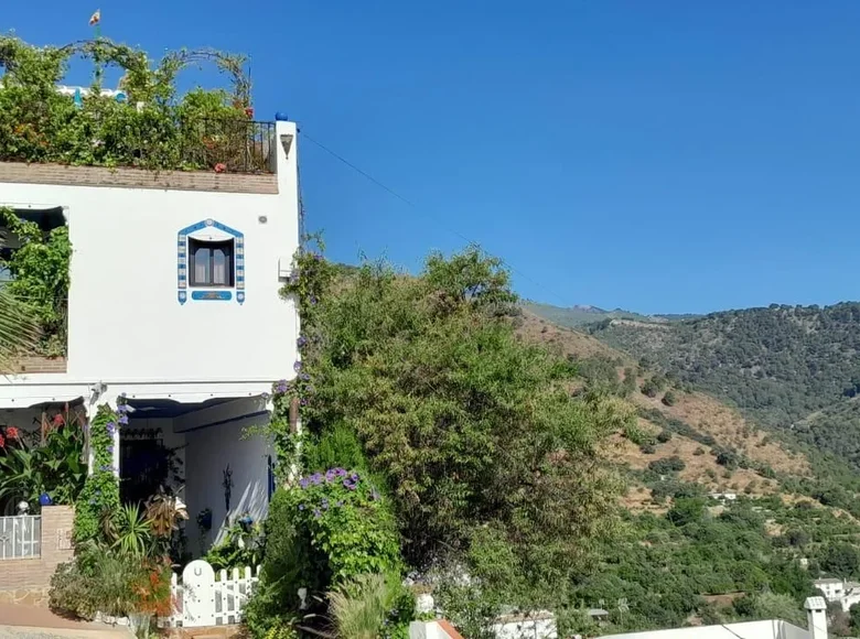 3 bedroom house 221 m² Tolox, Spain