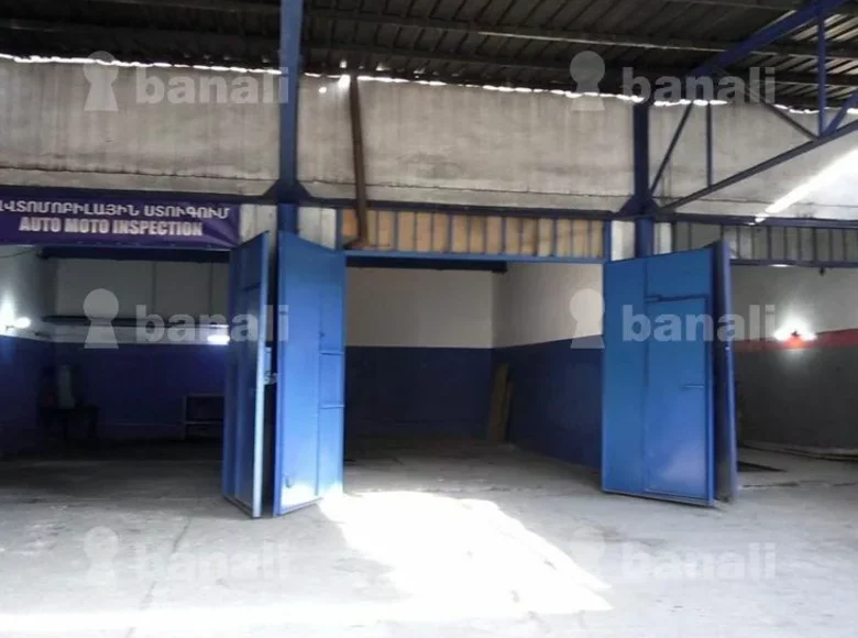 Commercial property 600 m² in Yerevan, Armenia