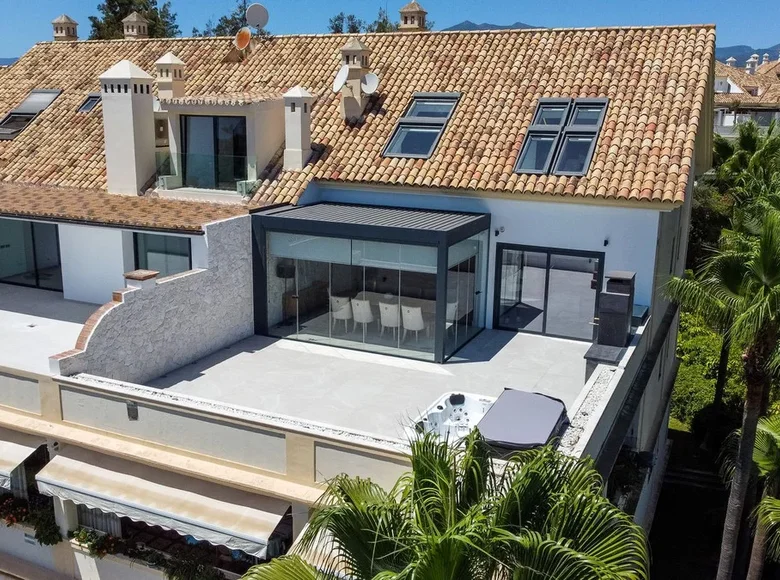 Mieszkanie 3 pokoi 145 m² Arona, Hiszpania