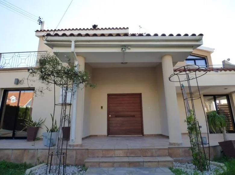 4 bedroom house 250 m² Oroklini, Cyprus