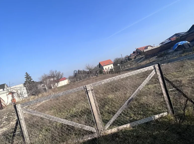 Land 1 000 m² Erd, Hungary