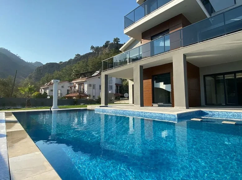 4 bedroom Villa 302 m² Gocek, Turkey