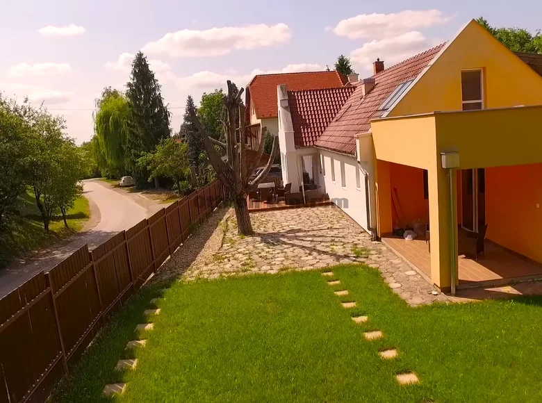 8 room house 254 m² Telki, Hungary