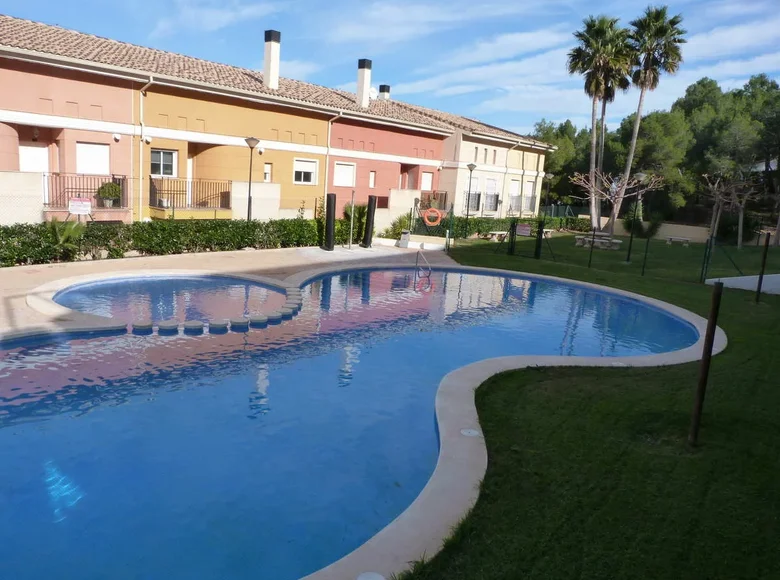 Townhouse 4 bedrooms 230 m² Chiva, Spain