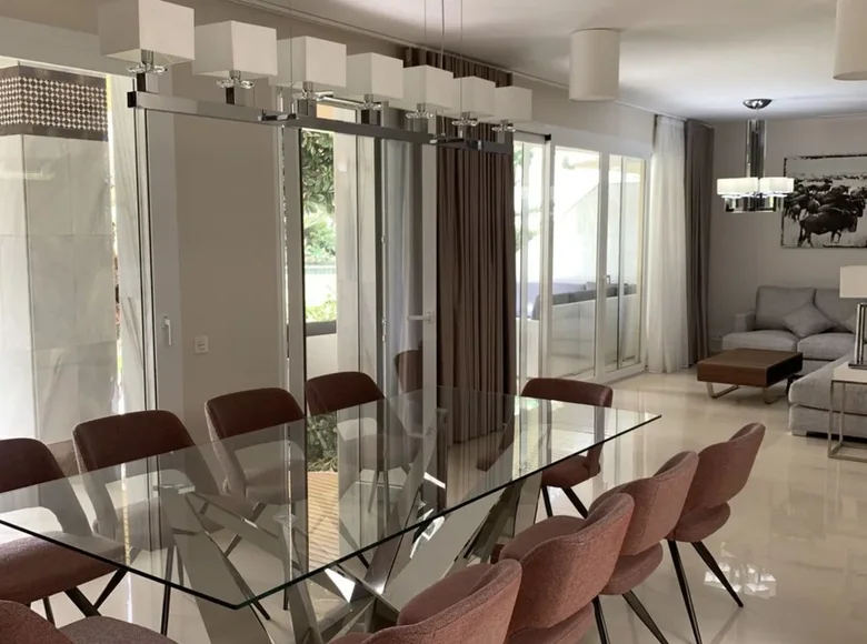Mieszkanie 6 pokojów 575 m² Marbella, Hiszpania