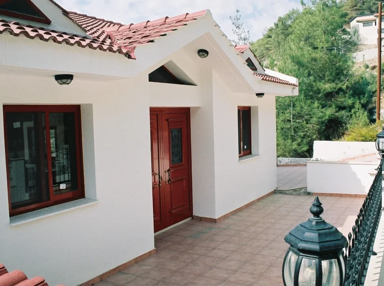 Maison 5 chambres 330 m² Moniatis, Chypre