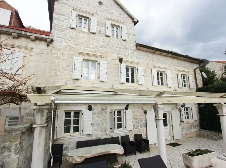 3 bedroom villa 206 m² Kotor, Montenegro