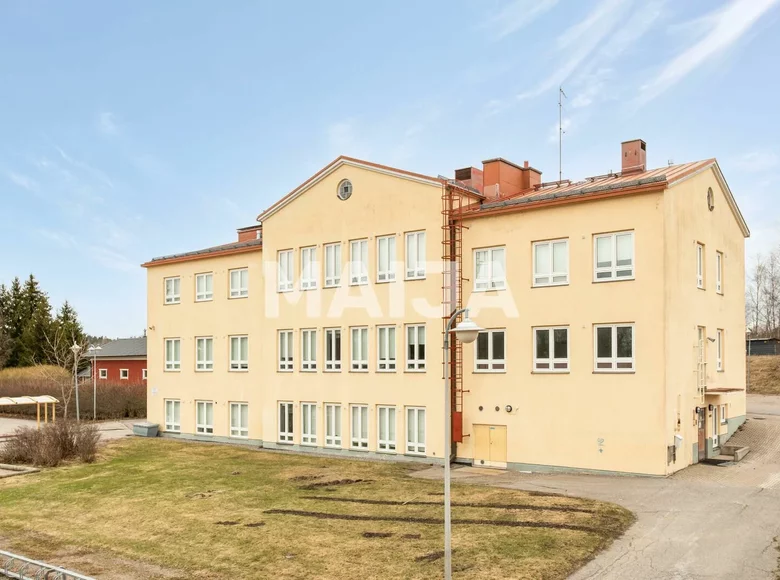 Bureau 4 442 m² à Hollola, Finlande