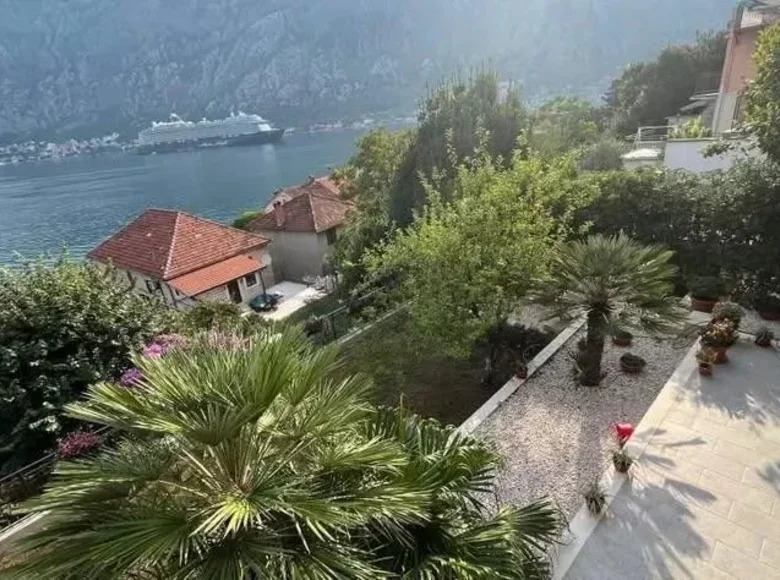 4 bedroom house 200 m² Kotor, Montenegro