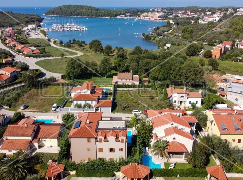 Casa 9 habitaciones 517 m² Banjole, Croacia