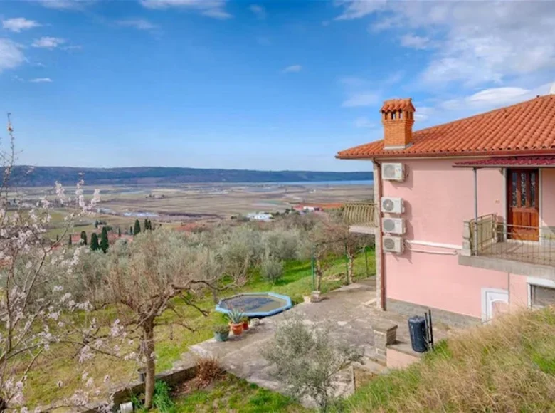 Willa 316 m², World