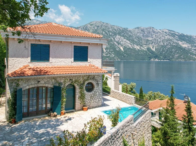 Villa de 9 pièces 241 m² Kostanjica, Monténégro