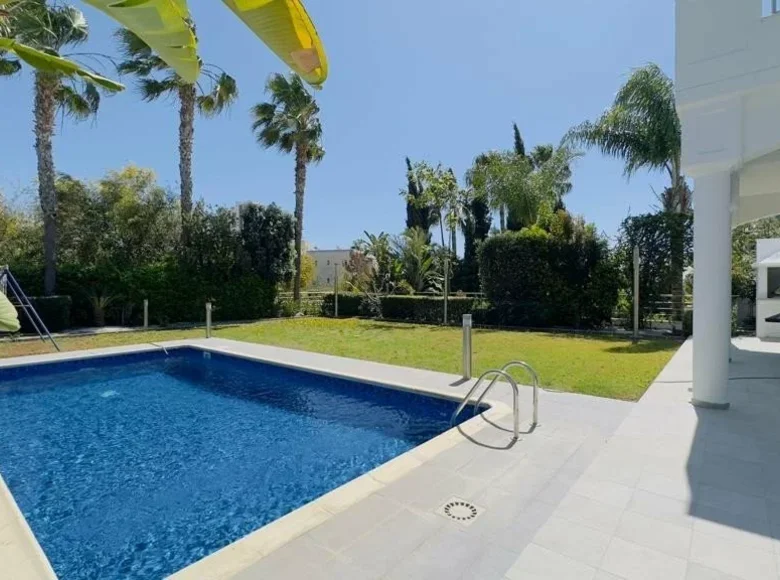 5 bedroom house 314 m² Paramali Municipality, Cyprus