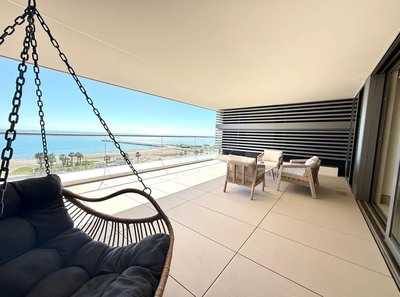 Mieszkanie 3 pokoi 173 m² Malaga, Hiszpania