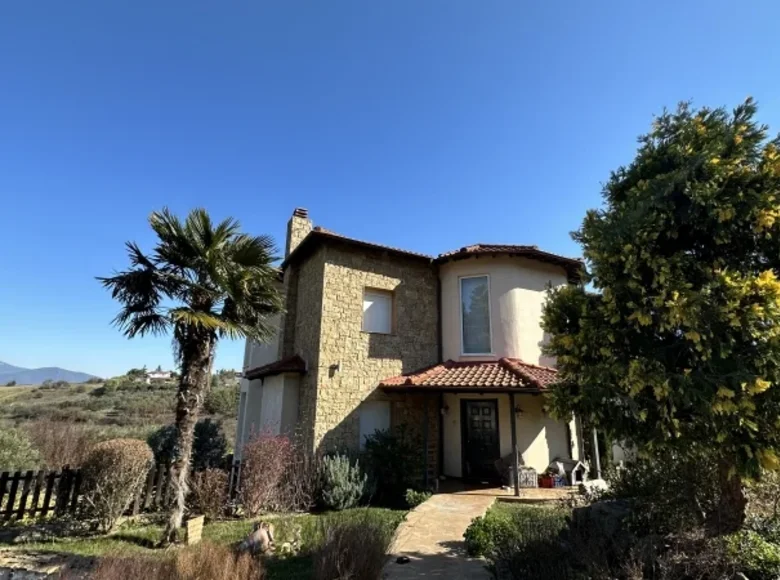 4 bedroom Villa 380 m² Trilofos, Greece