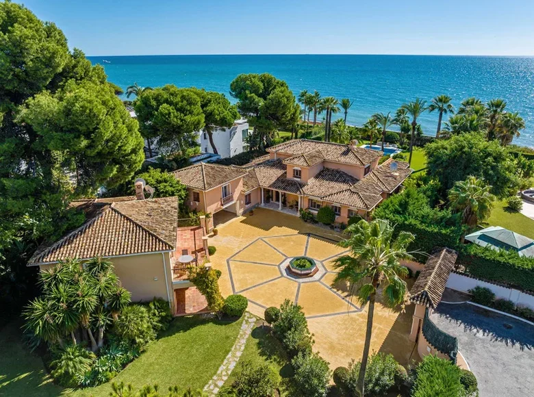 Дом 10 комнат  Estepona, Испания