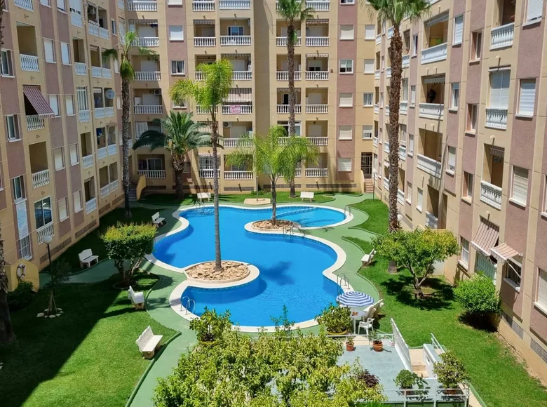 Mieszkanie 2 pokoi 45 m² Torrevieja, Hiszpania