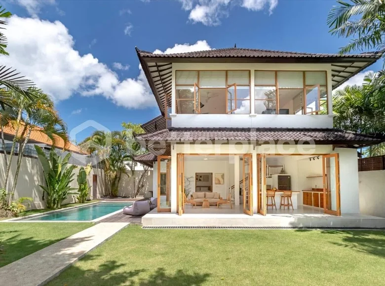 Villa mit 2 Schlafzimmern  Kerobokan Kelod, Indonesien