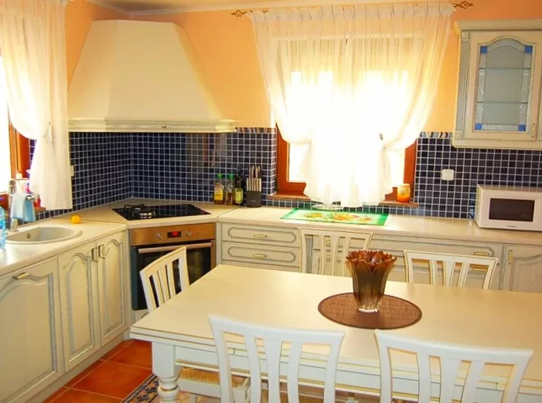 3 bedroom villa 170 m² Kunje, Montenegro