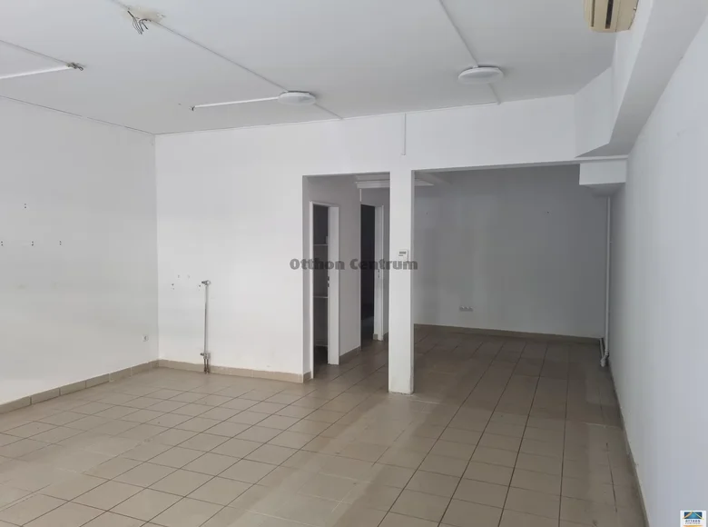 Commercial property 75 m² in Siofok, Hungary