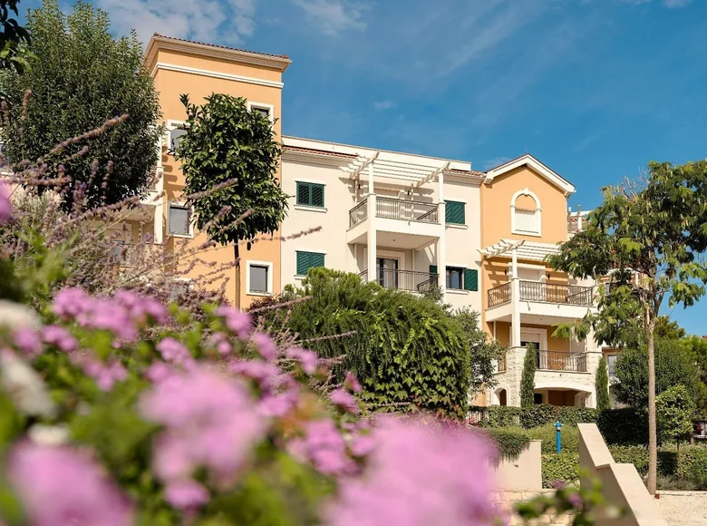 2 bedroom apartment 98 m² Lustica, Montenegro