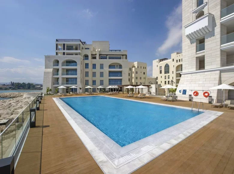 Mieszkanie 4 pokoi 239 m² Limassol, Cyprus